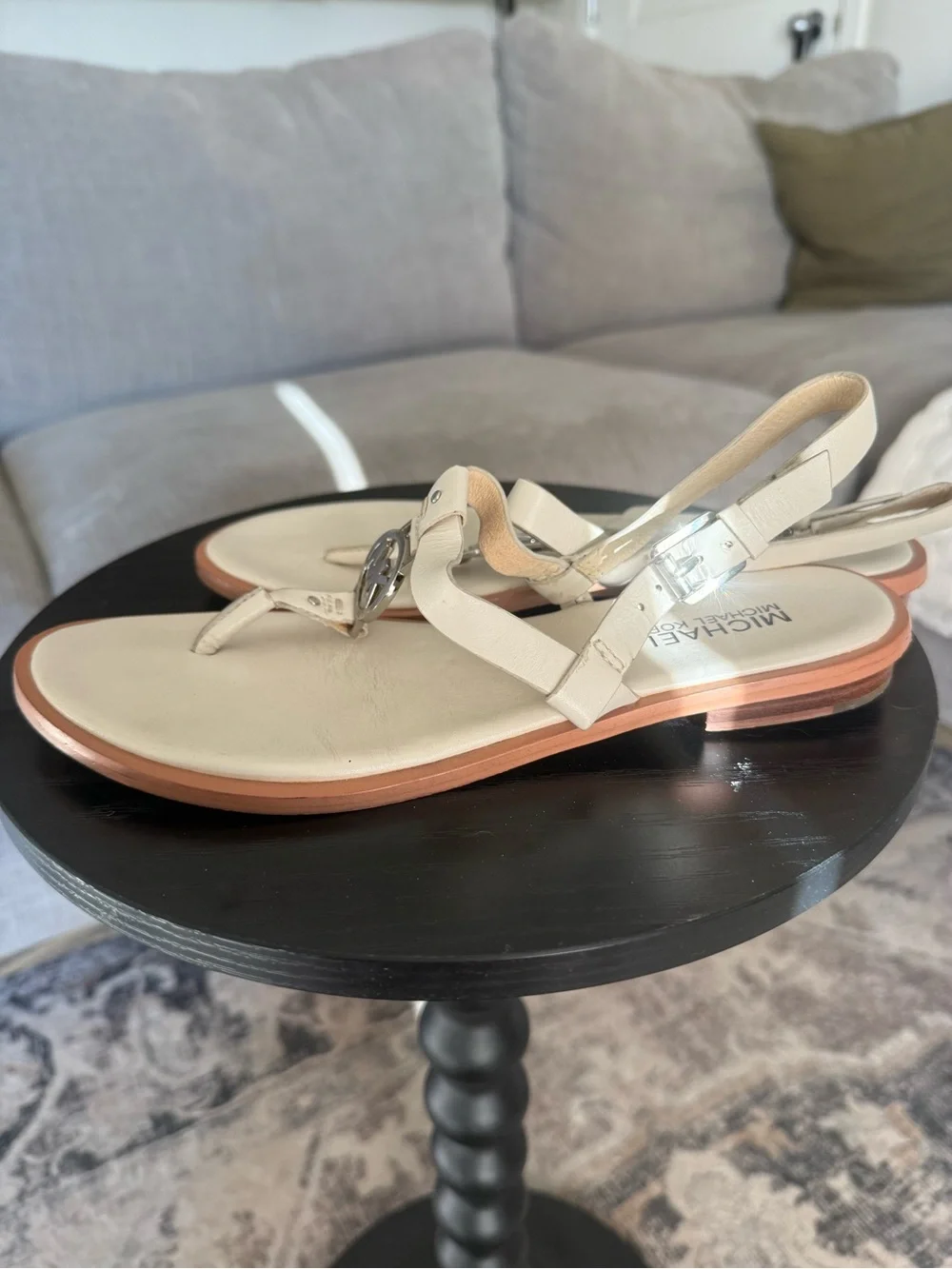 Michael Kors Women’s White Leather MK Thong Sandals SZ 7.5